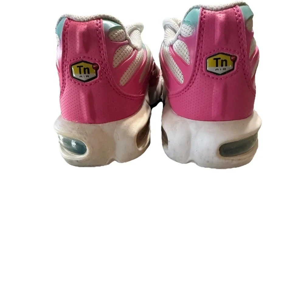 Nike‎ Air Size 4.5 Youth Pink And Teal Beautiful Nice Sneakers